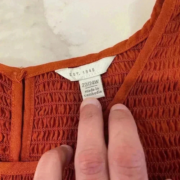Cato Burnt Orange Smocked Peplum Blouse Women’s 22/24W Keyhole Back Scoop Neck - Picture 3 of 6